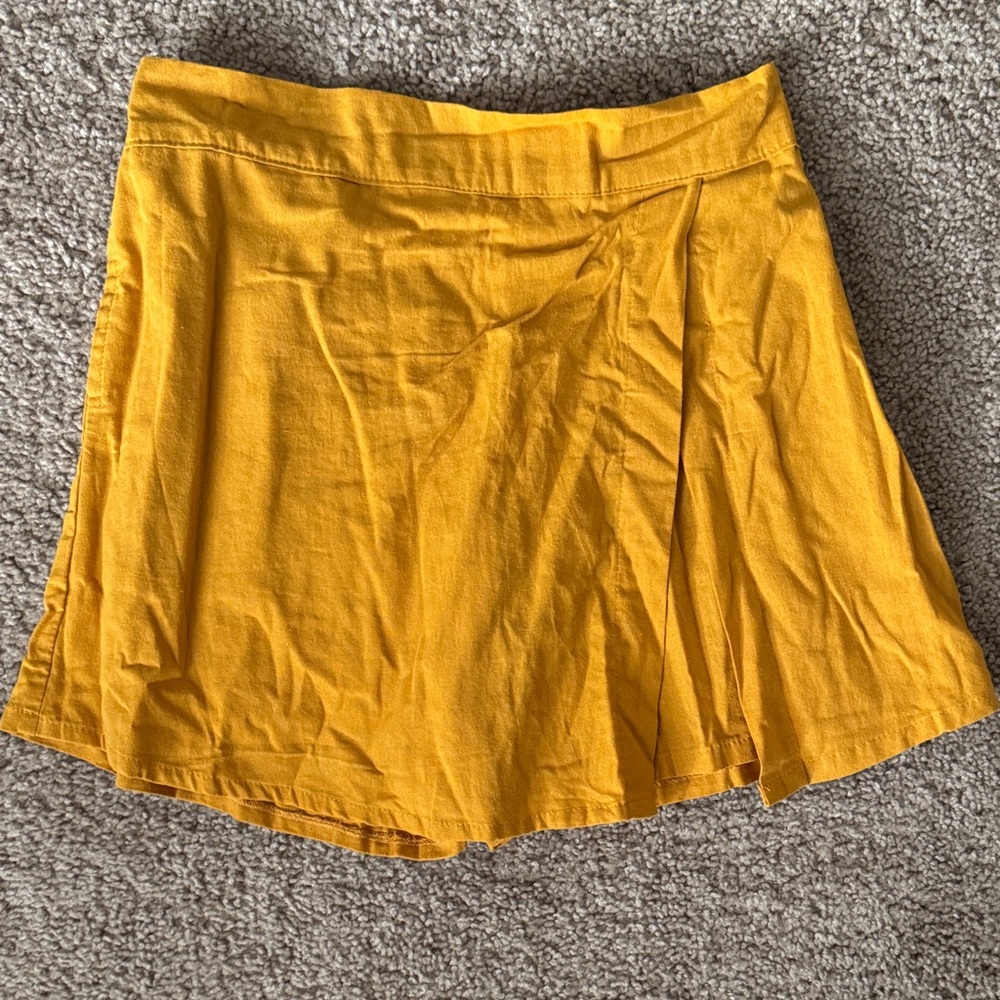 Vibrant Yellow Skirt with Pleats